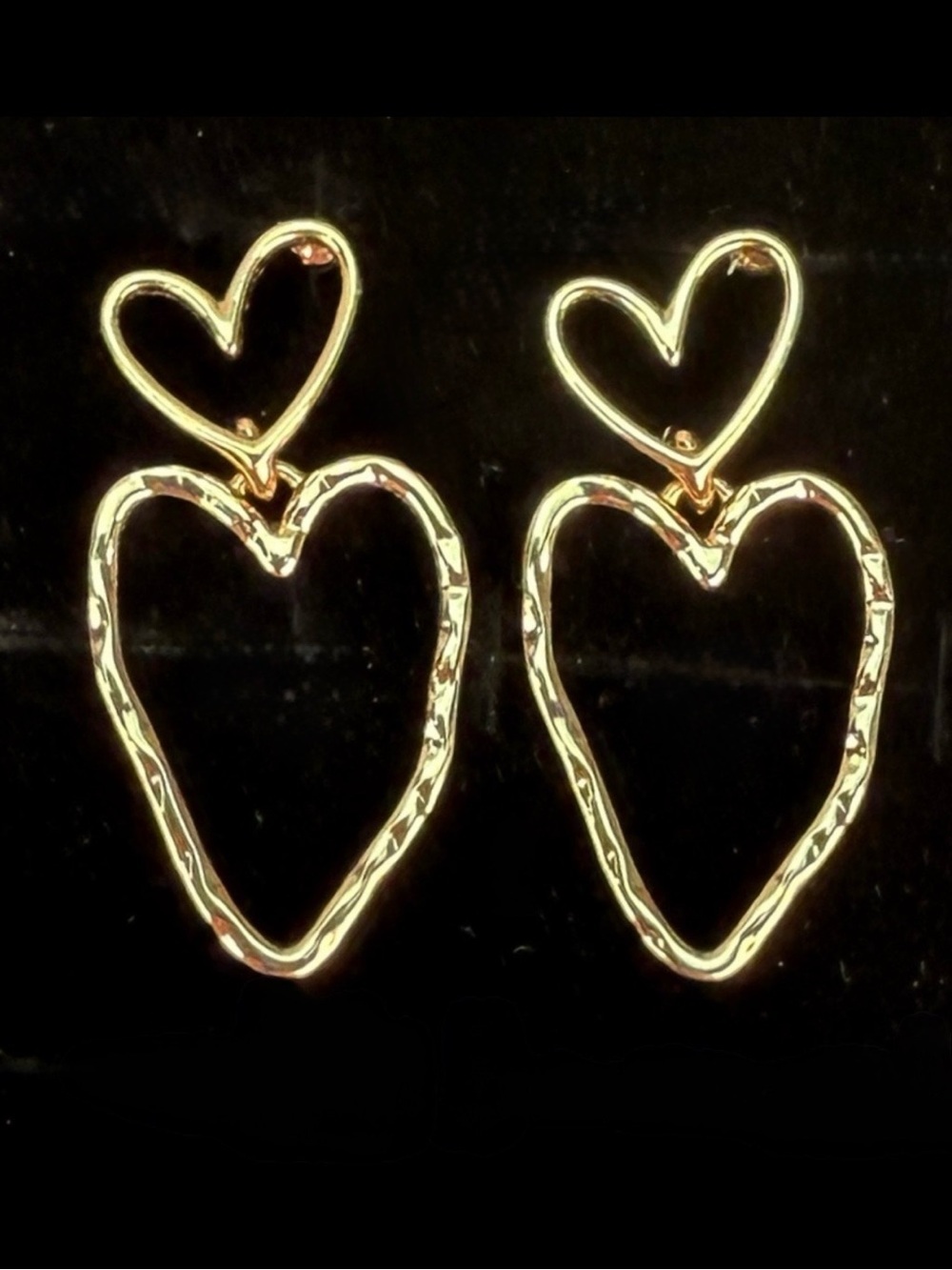 Vintage lightweight aged goldtone heart hammered pierced earrings